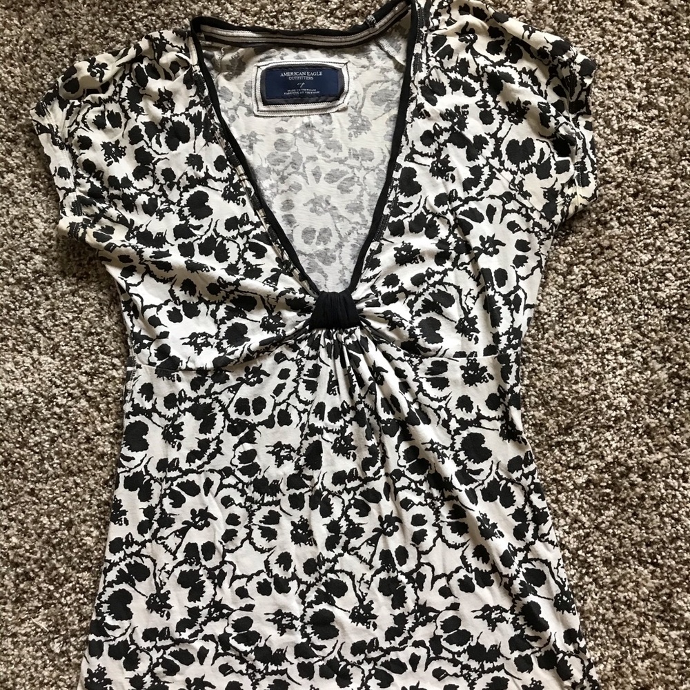 Women’s American Eagle floral T-shirt